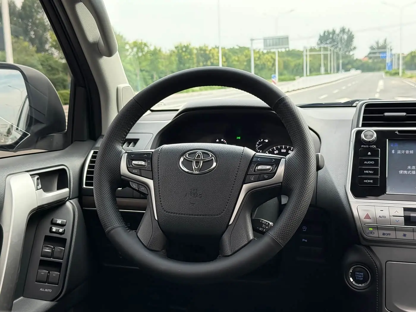 Toyota Prado 2019 — Photo 9/10