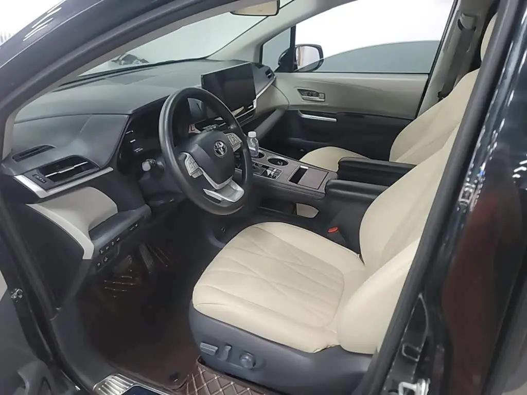 Toyota Granvia 2023 — Photo 15/20