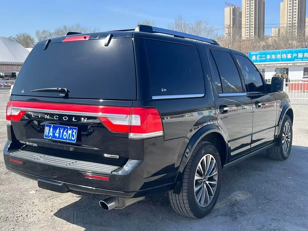 Lincoln Navigator 2016 — Şəkil 6/9