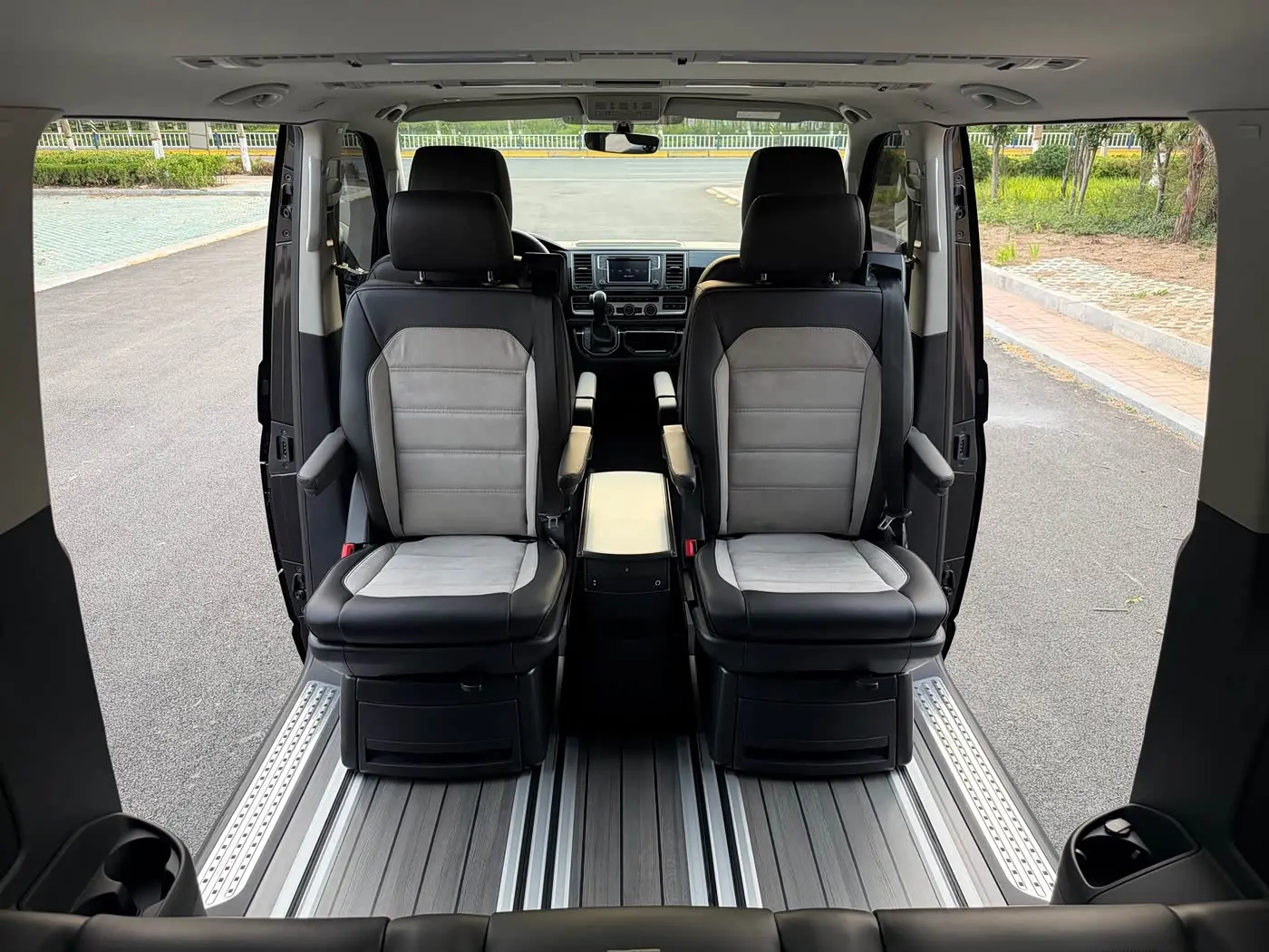 Volkswagen Multivan 2019 — Фото 16/20