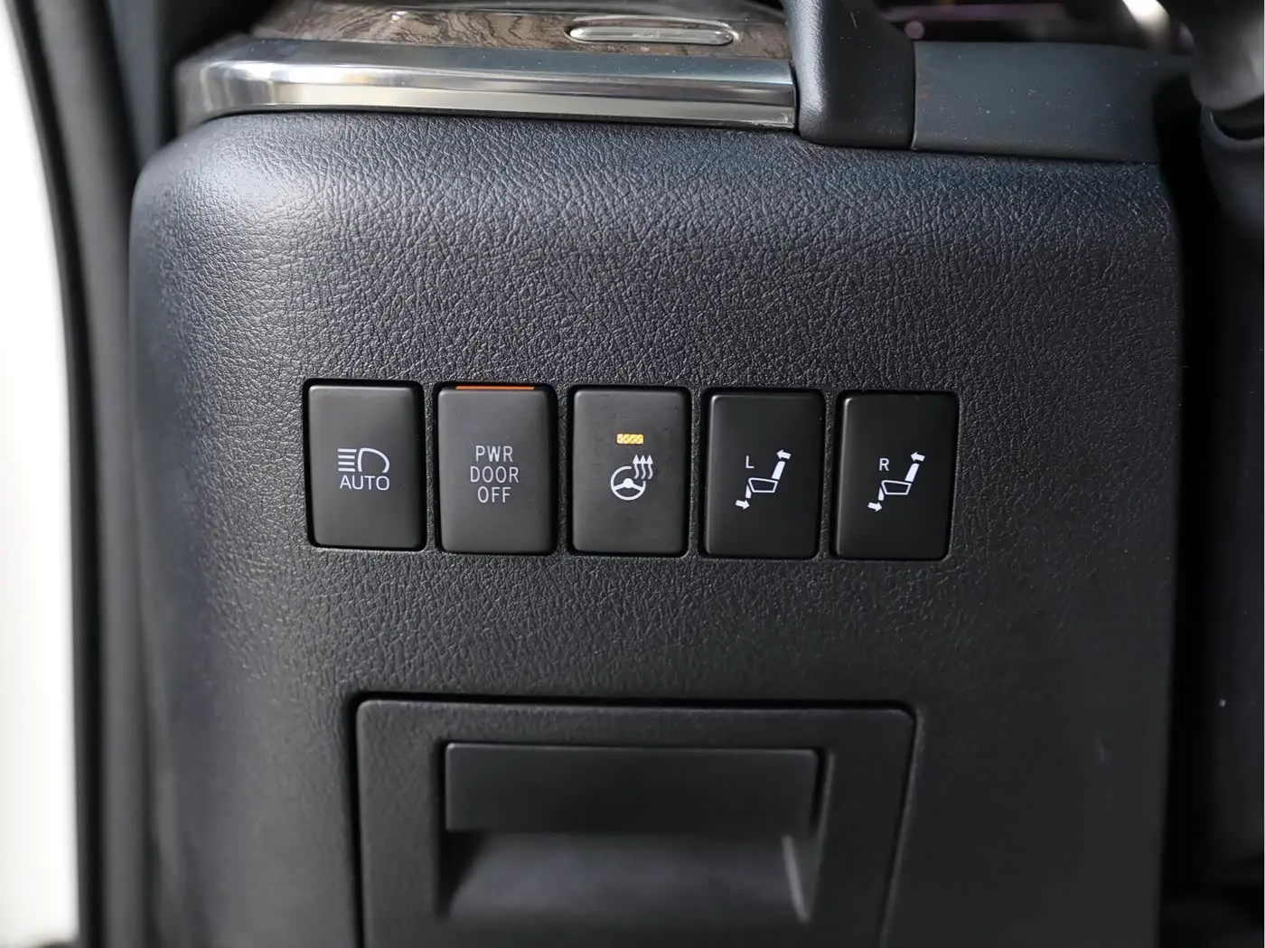 Toyota Alphard 2019 — Фото 9/17
