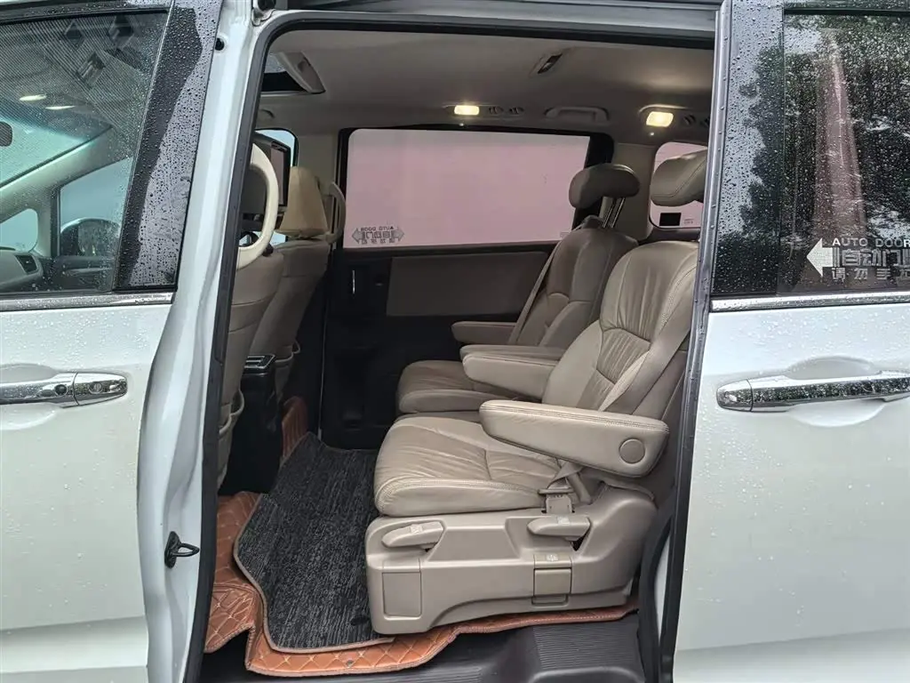 Honda Odyssey 2018 — Photo 18/20