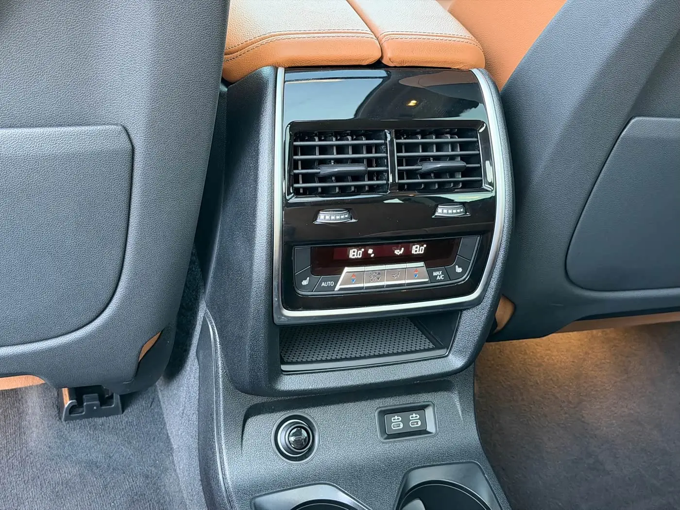 BMW X7 2020 — Photo 16/18