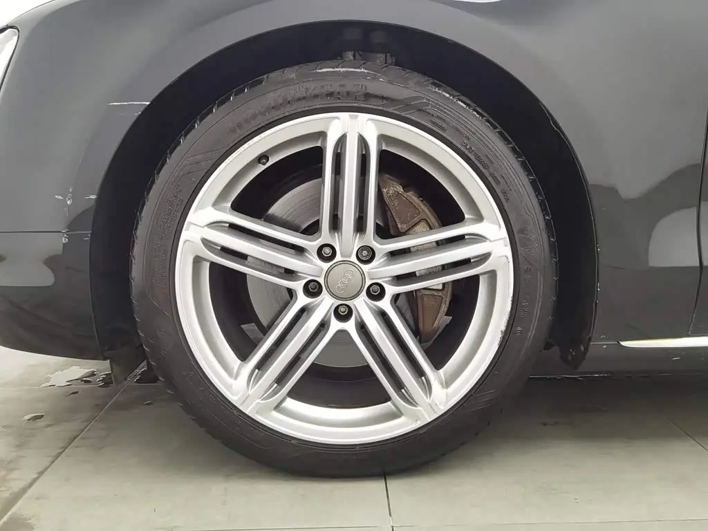Audi A8 2013 — Photo 17/20