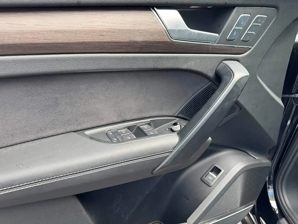 Audi Q5L 2024 — Photo 11/20