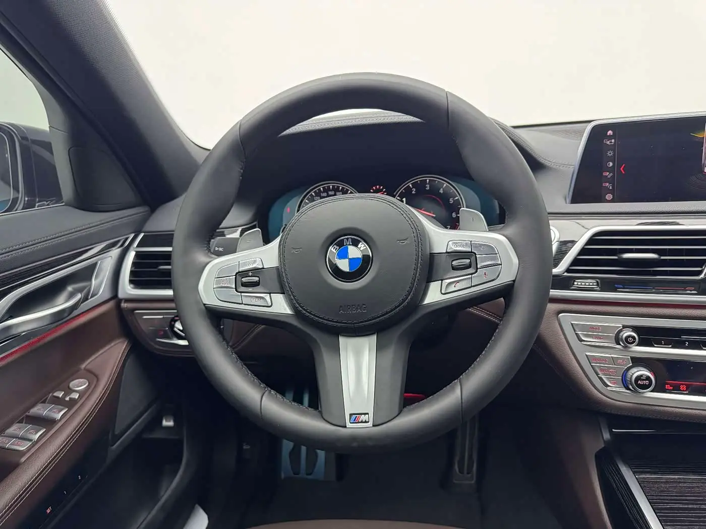 BMW 7 Series 2018 — Photo 16/20