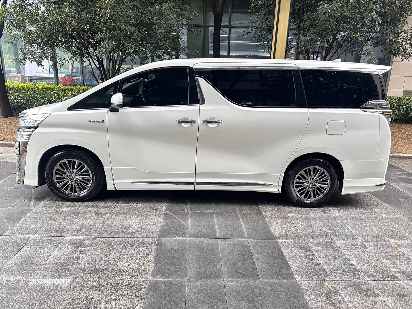Toyota Vellfire 2021 — Photo 4/14