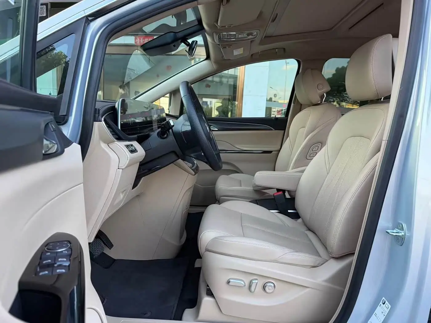 Buick GL8 New Energy 2025 — Photo 4/9