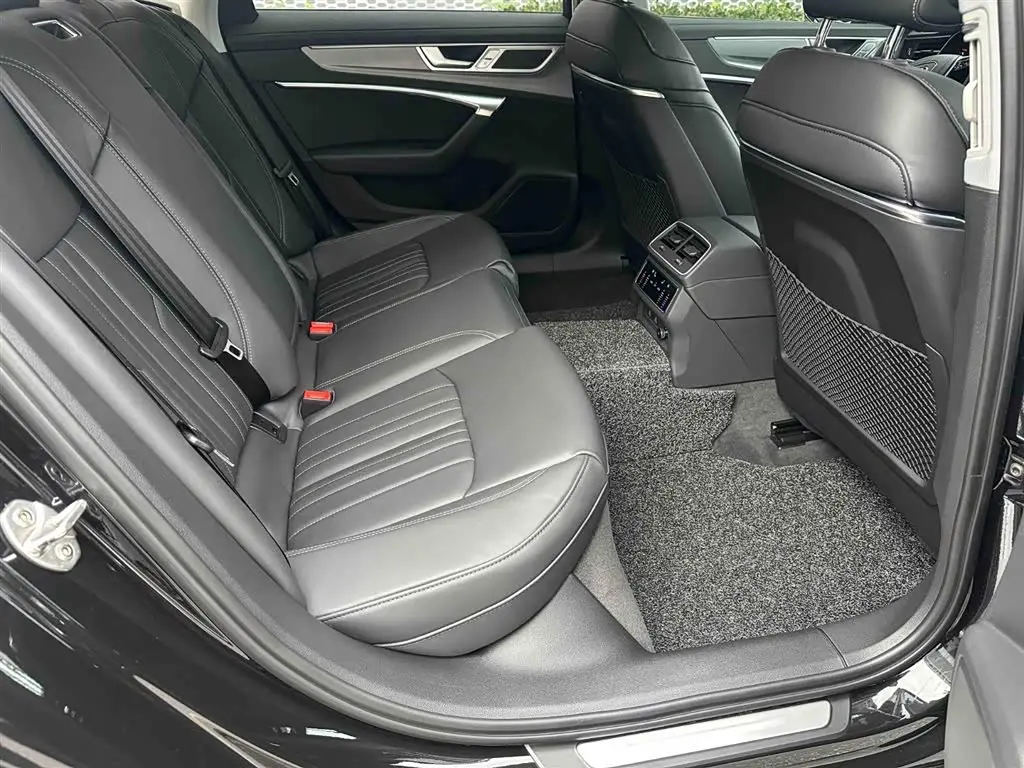 Audi A6L 2024 — Photo 8/20