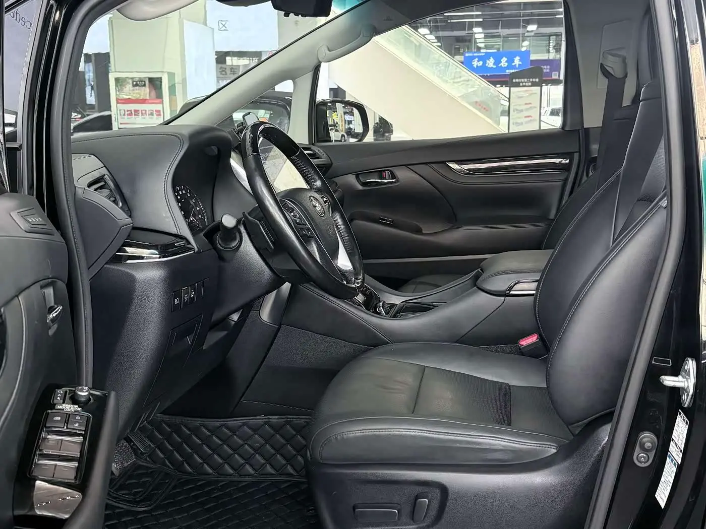 Toyota Vellfire 2022 — Photo 7/20