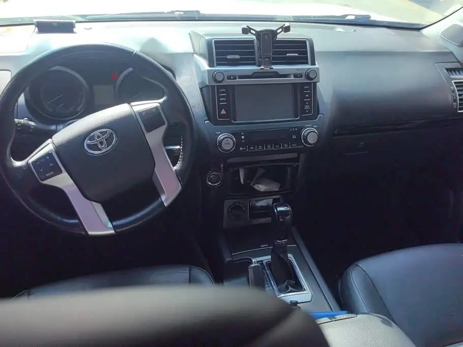 Toyota Prado 2016 — Photo 12/16