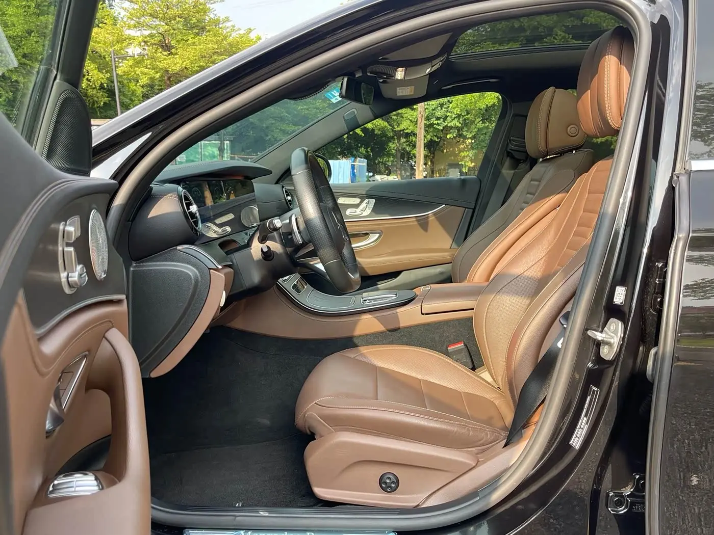 Mercedes-Benz E-Class 2021 — Photo 12/20