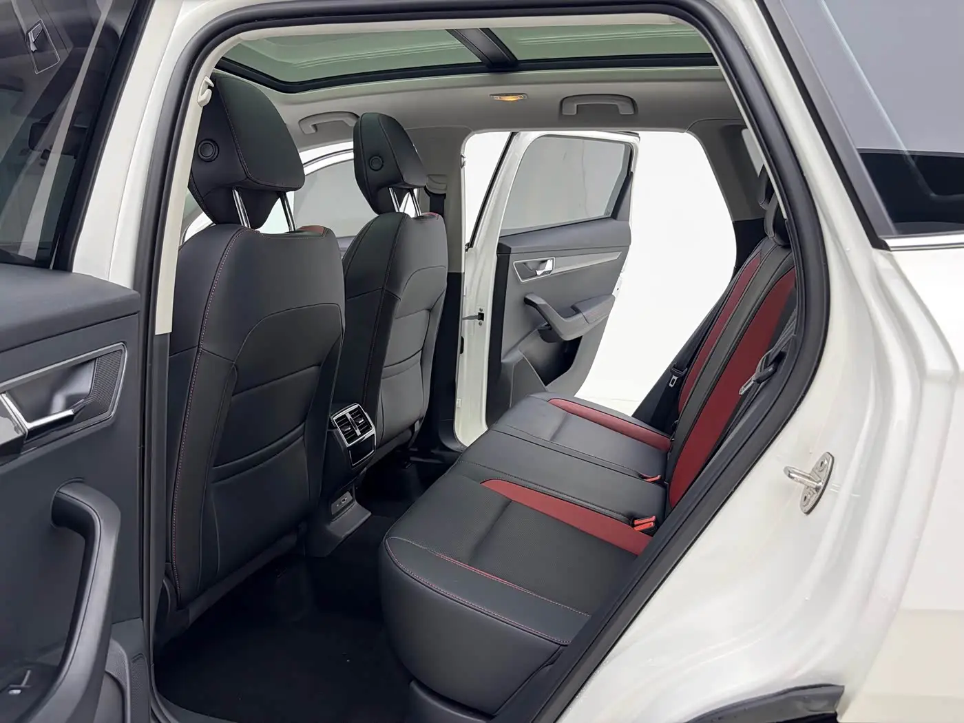 Škoda Karoq 2022 — Şəkil 17/20