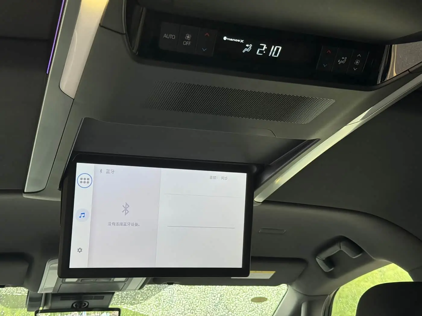 Toyota Vellfire 2023 — Photo 16/18