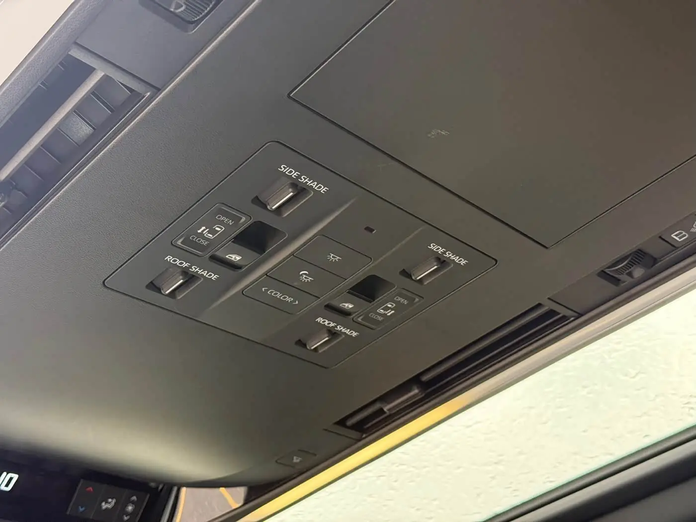 Toyota Vellfire 2023 — Photo 15/18