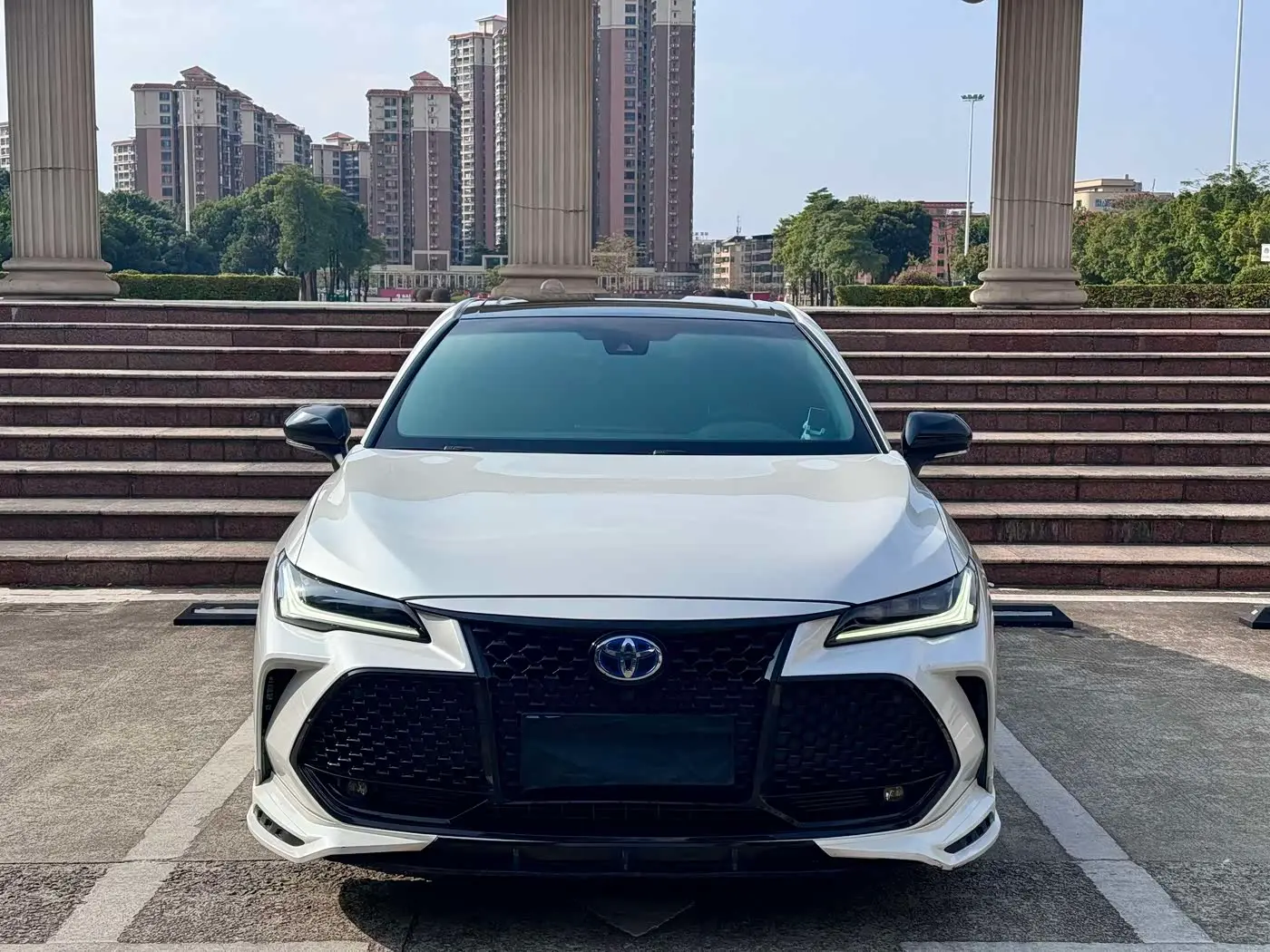 Toyota Avalon 2023 — Photo 2/13