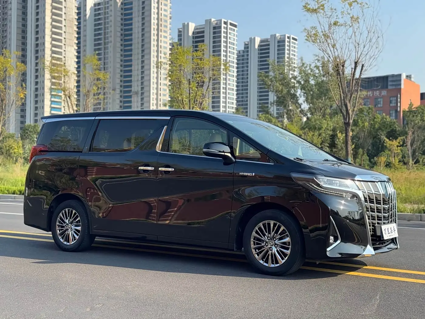 Toyota Alphard 2021 — Photo 3/20
