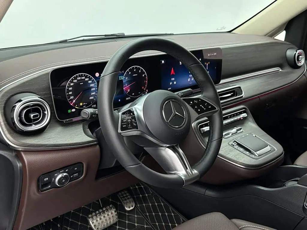 Mercedes-Benz V-Class 2025 — Фото 10/20