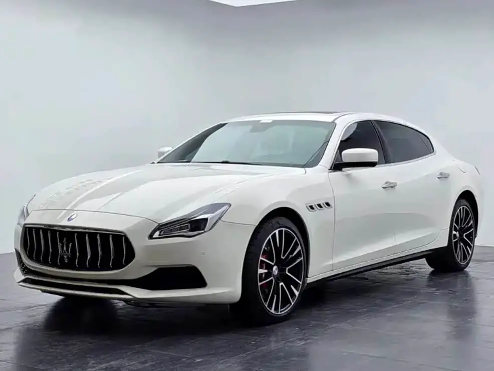 Maserati Quattroporte 2015 — Фото 1/11