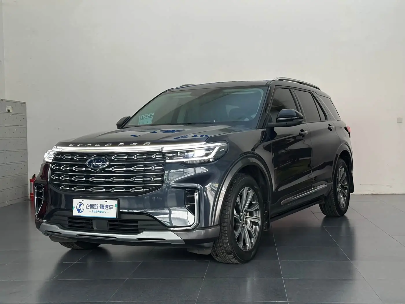 Ford Explorer 2023 — Фото 1/20