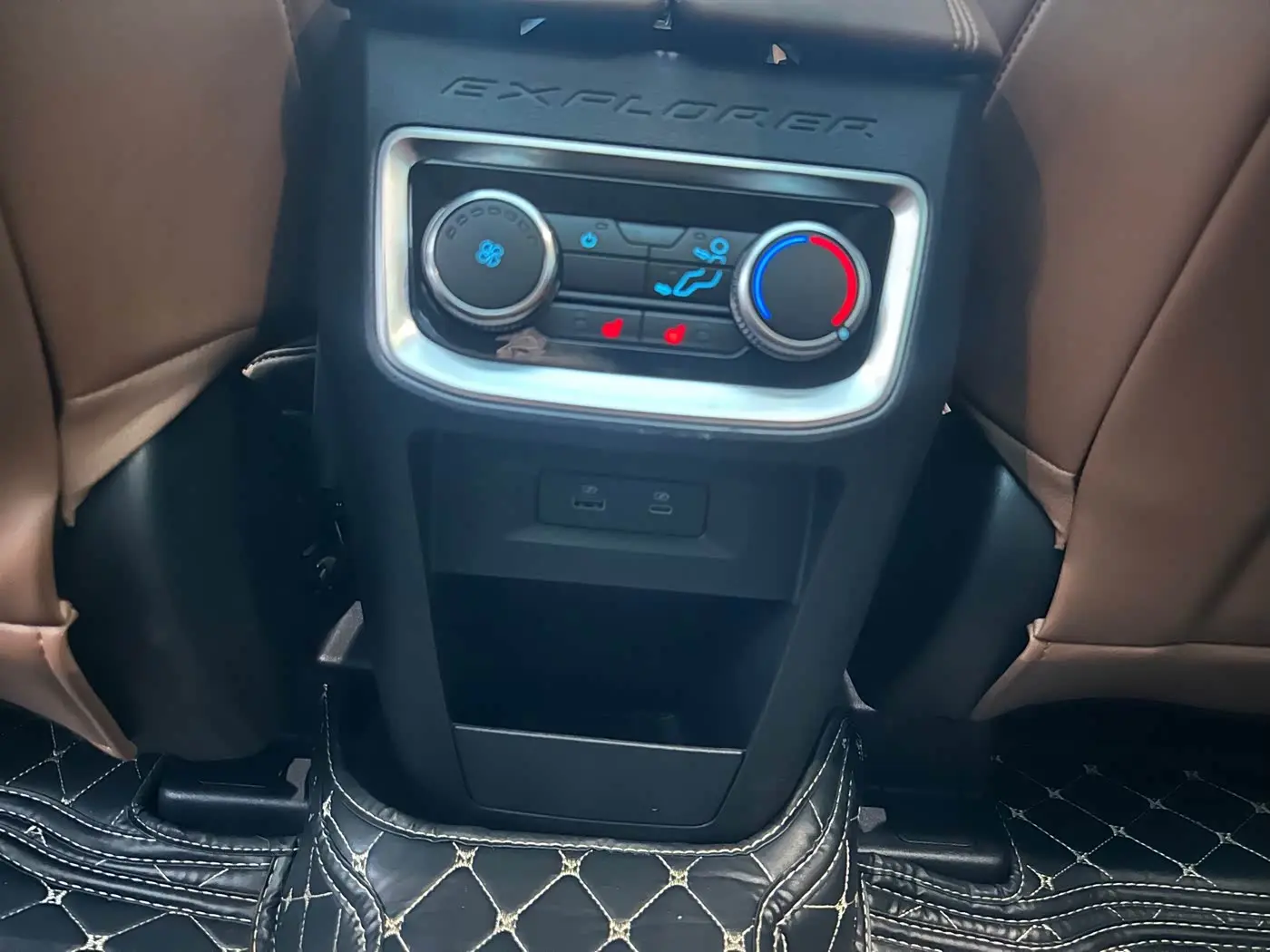 Ford Explorer 2023 — Фото 14/20