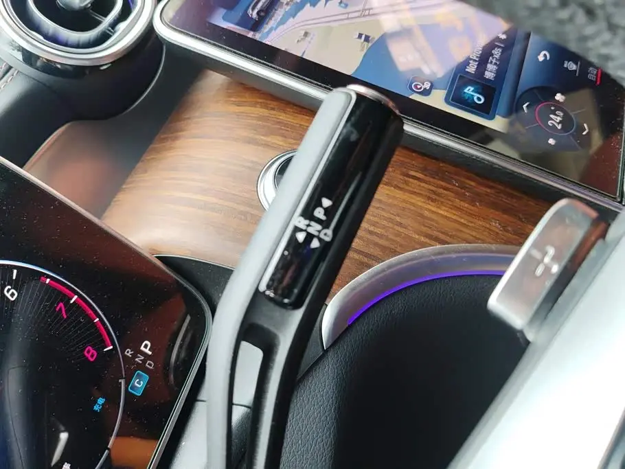 Mercedes-Benz GLC 2024 — Photo 16/16