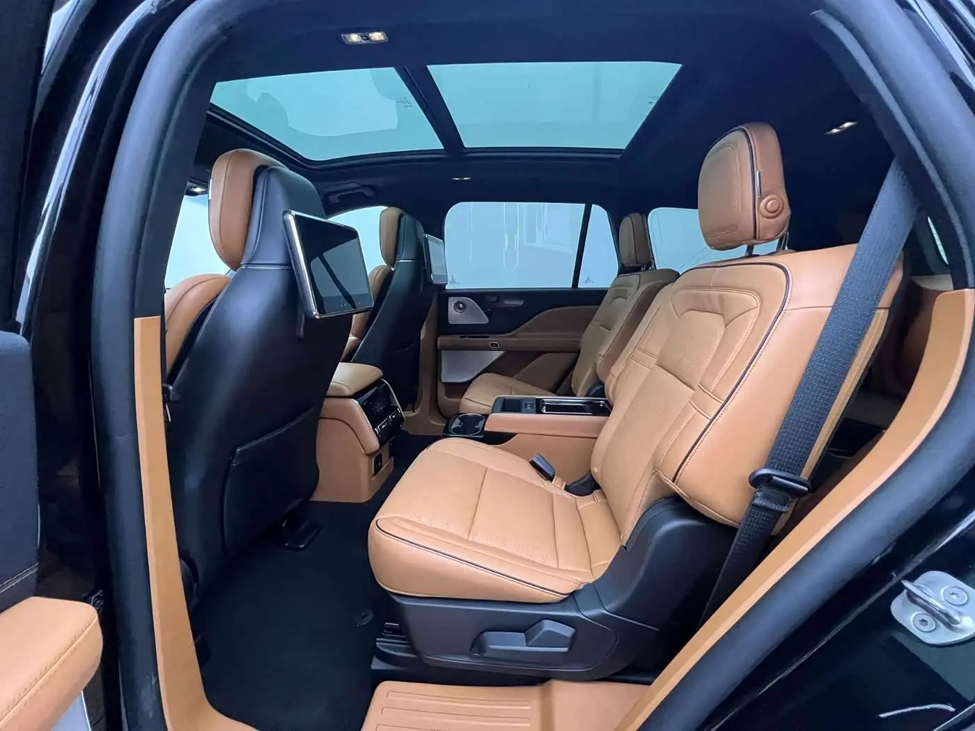 Lincoln Aviator 2021 — Photo 8/9