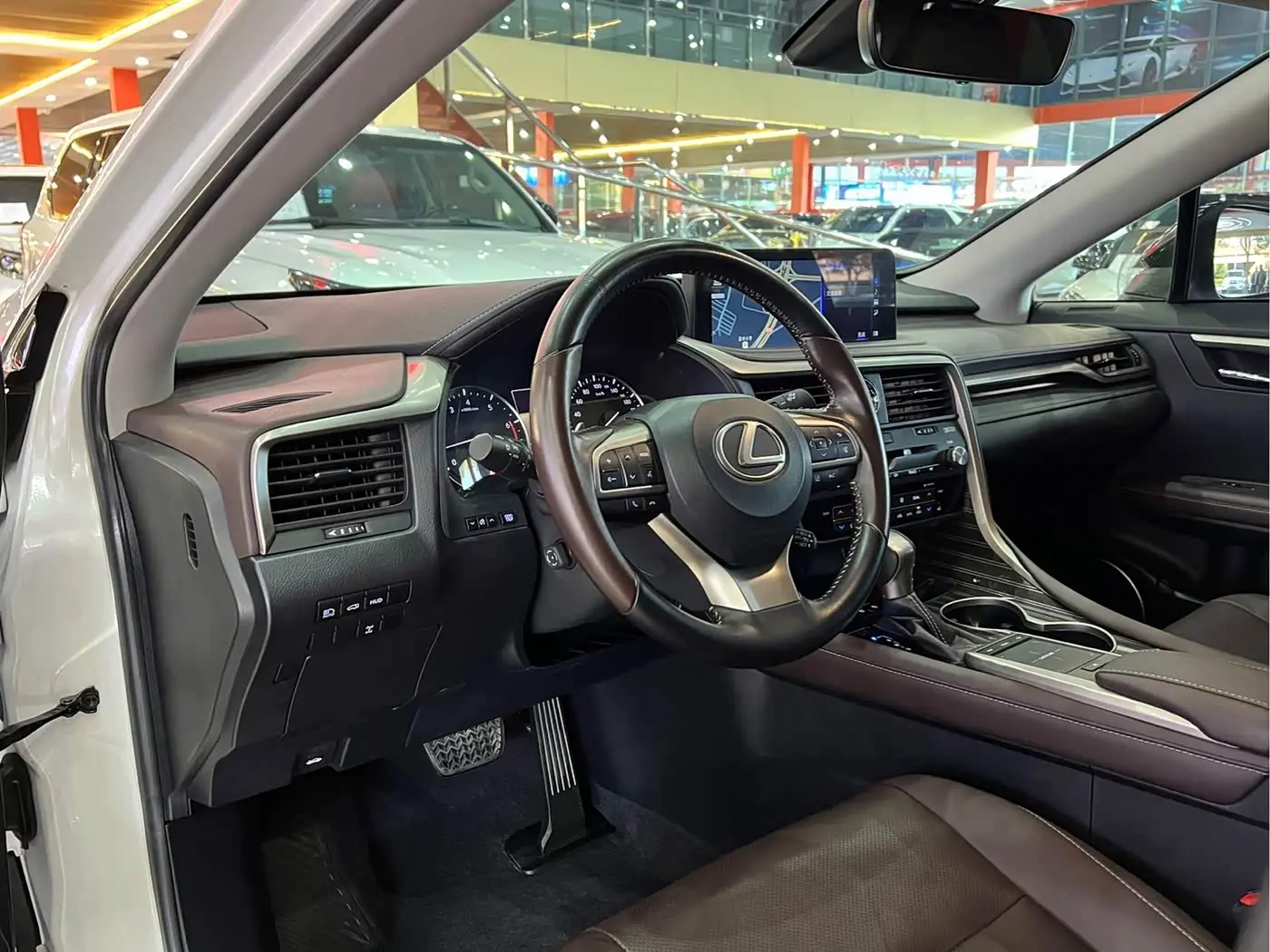 Lexus RX 2022 — Photo 7/17