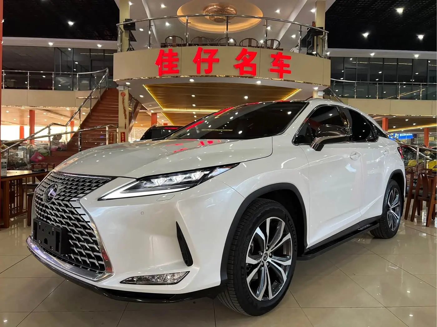 Lexus RX 2022 — Photo 1/17
