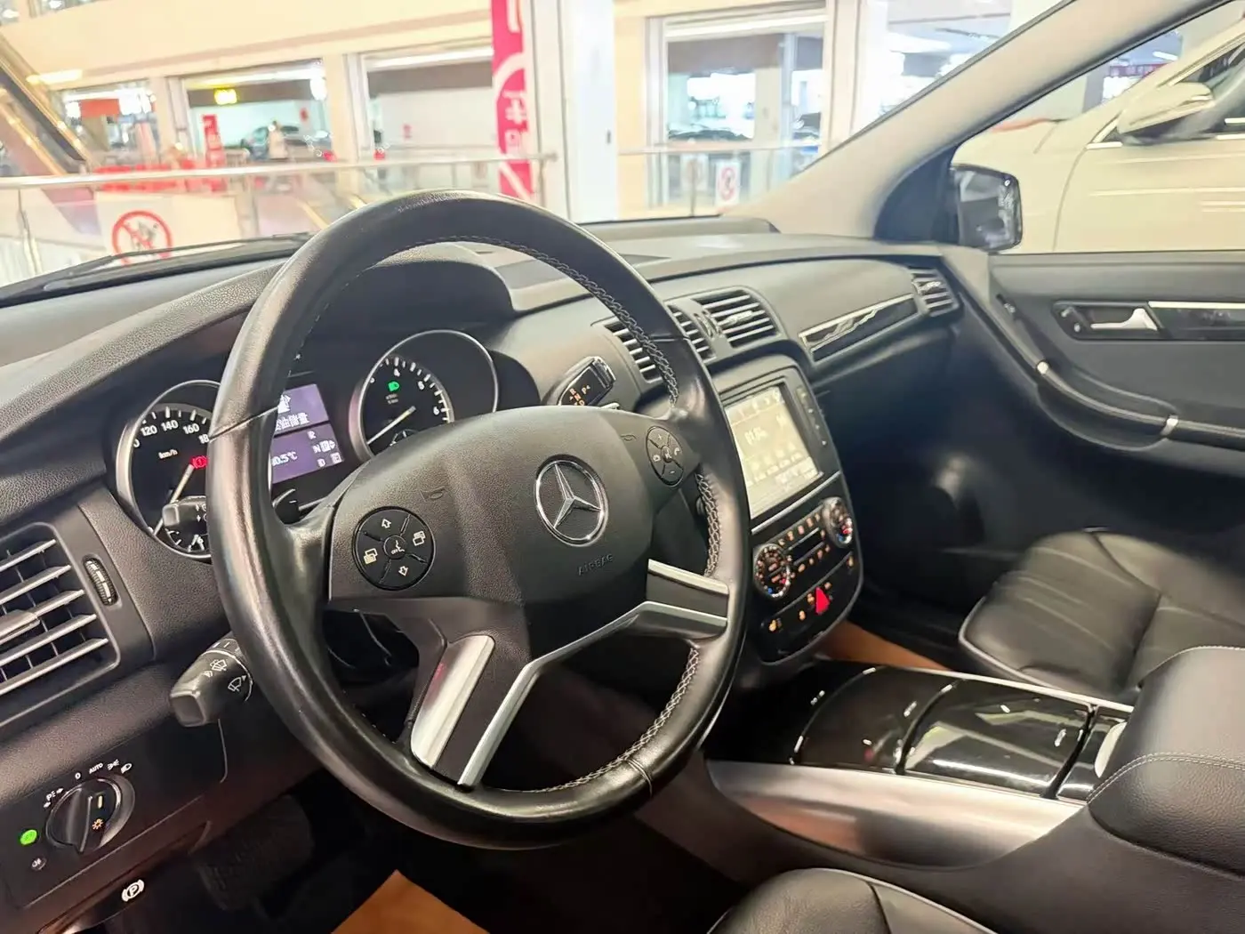 Mercedes-Benz R-Class 2017 — Фото 4/9