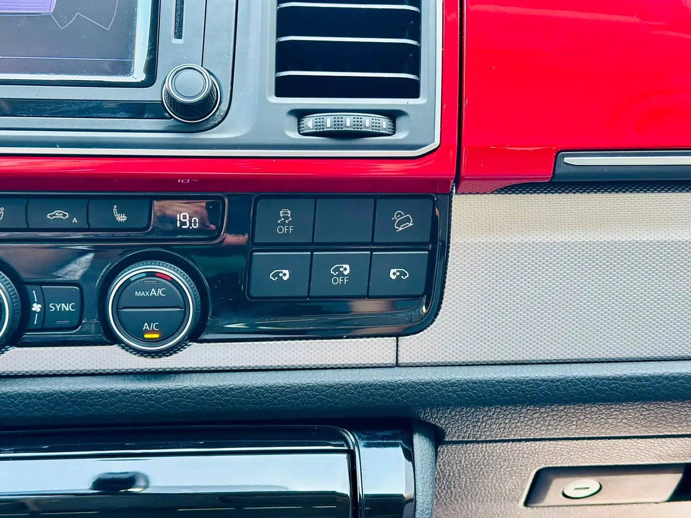 Volkswagen Multivan 2018 — Фото 13/16