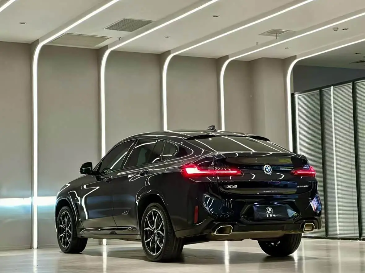BMW X4 2022 — Photo 9/9