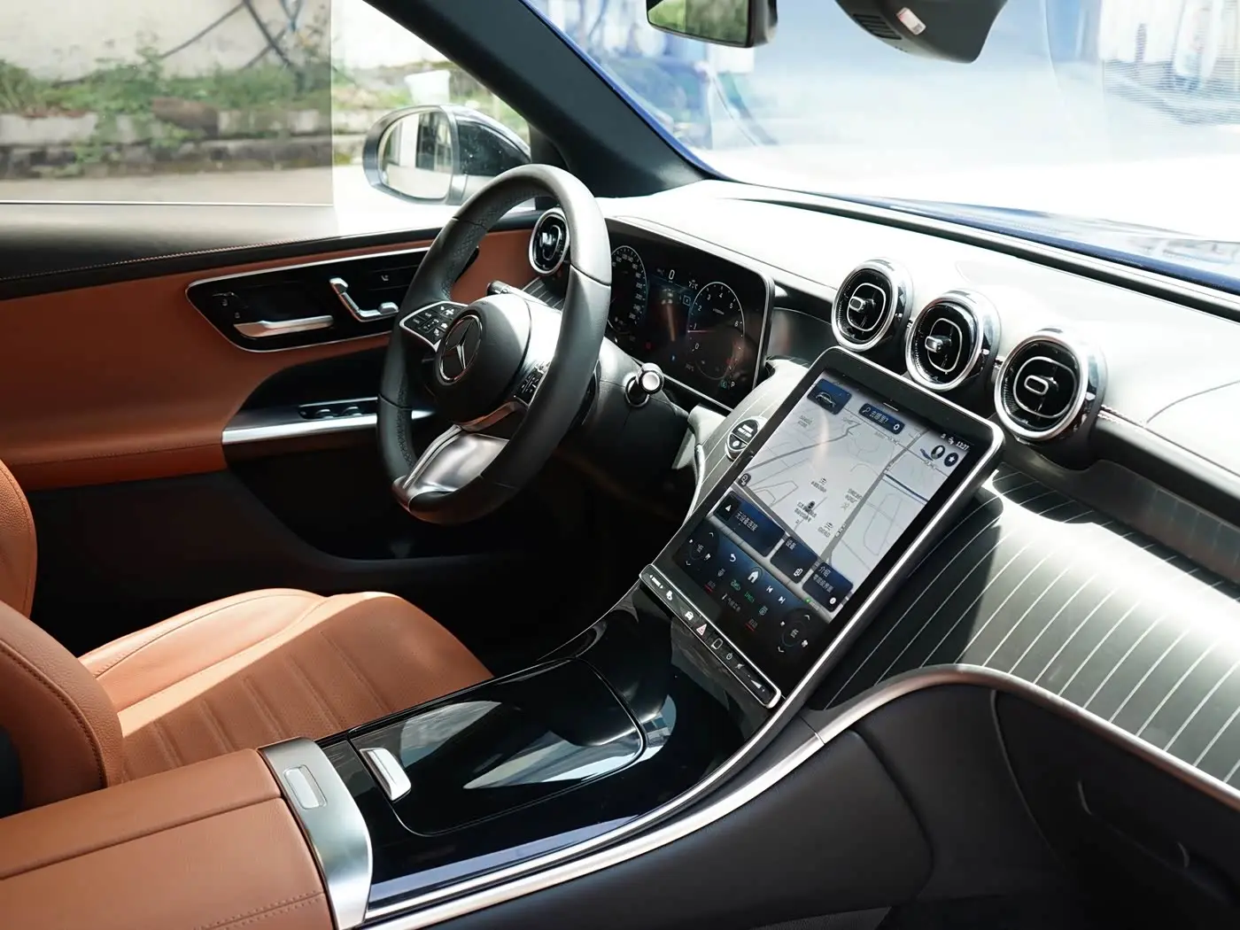 Mercedes-Benz GLC 2023 — Photo 10/20