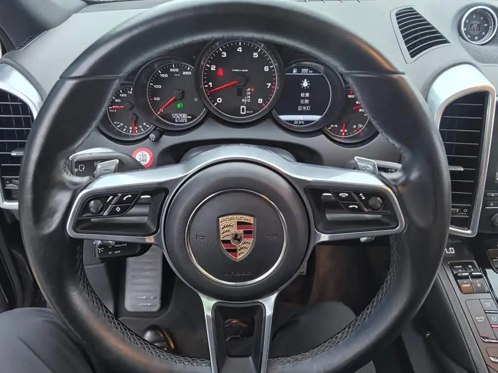Porsche Cayenne 2017 — Photo 15/19