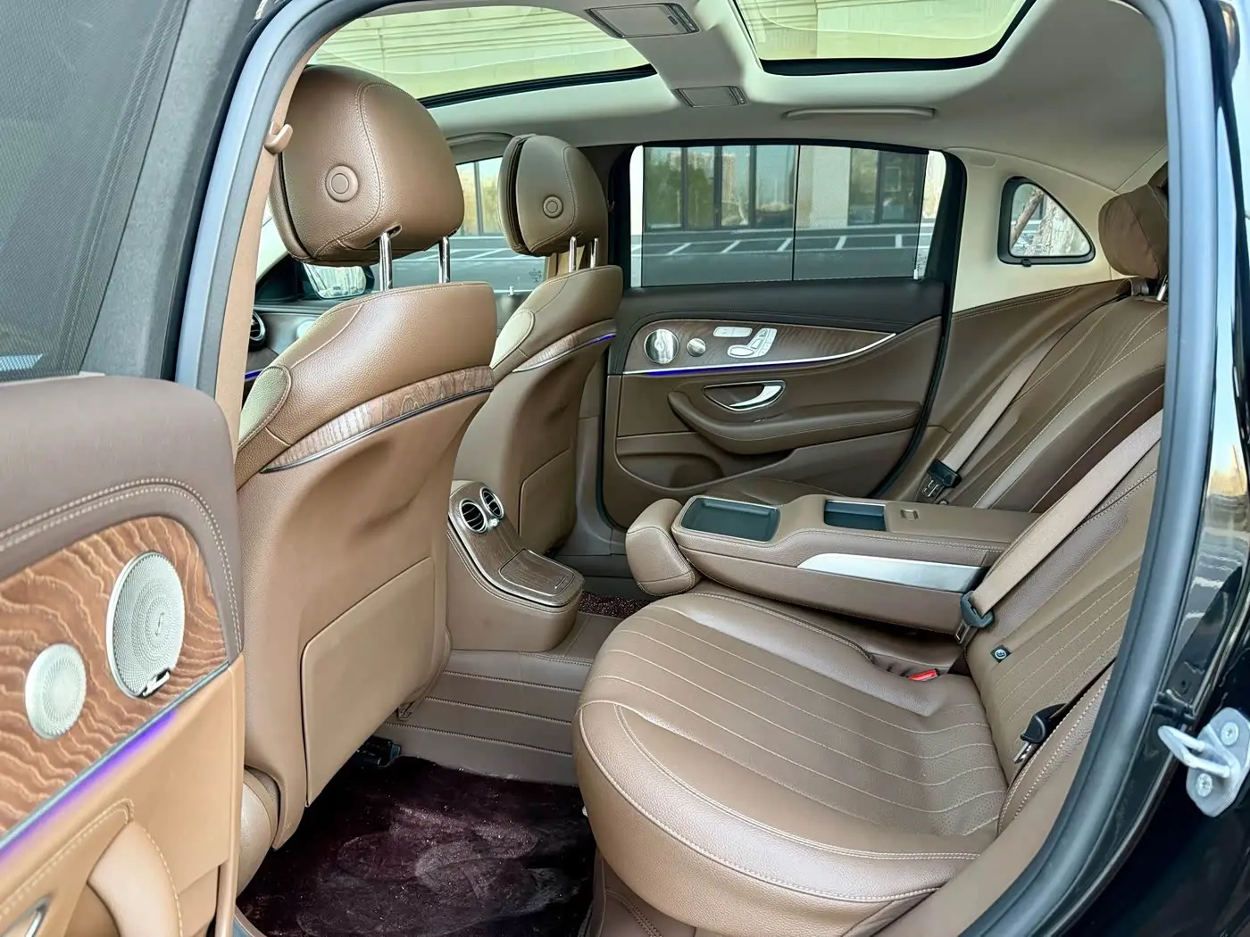 Mercedes-Benz E-Class 2023 — Photo 6/16