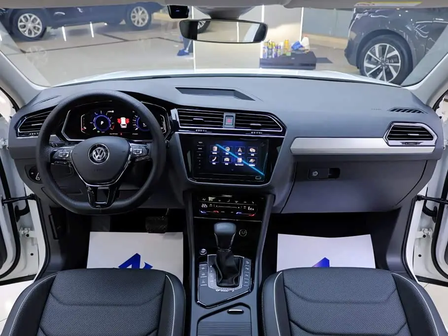 Volkswagen Tiguan L PHEV 2020 — Şəkil 18/20