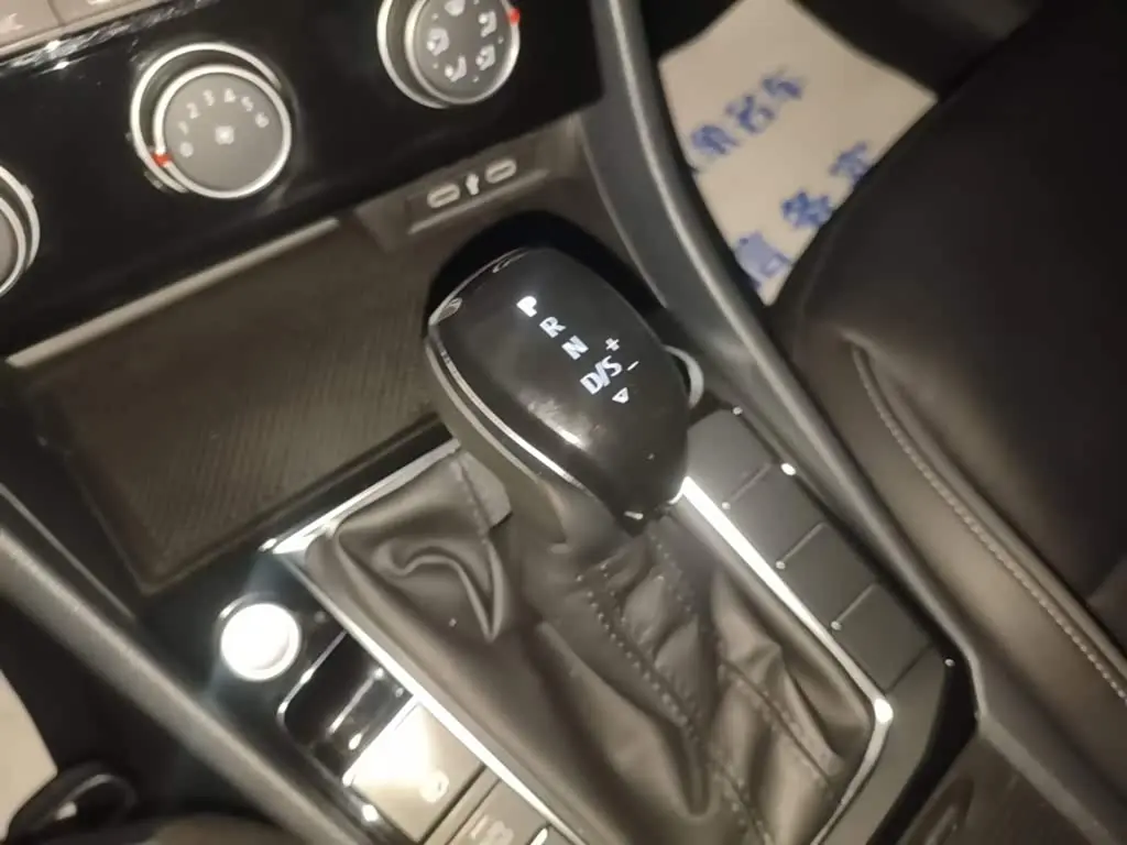 Volkswagen Sagitar 2022 — Şəkil 14/20