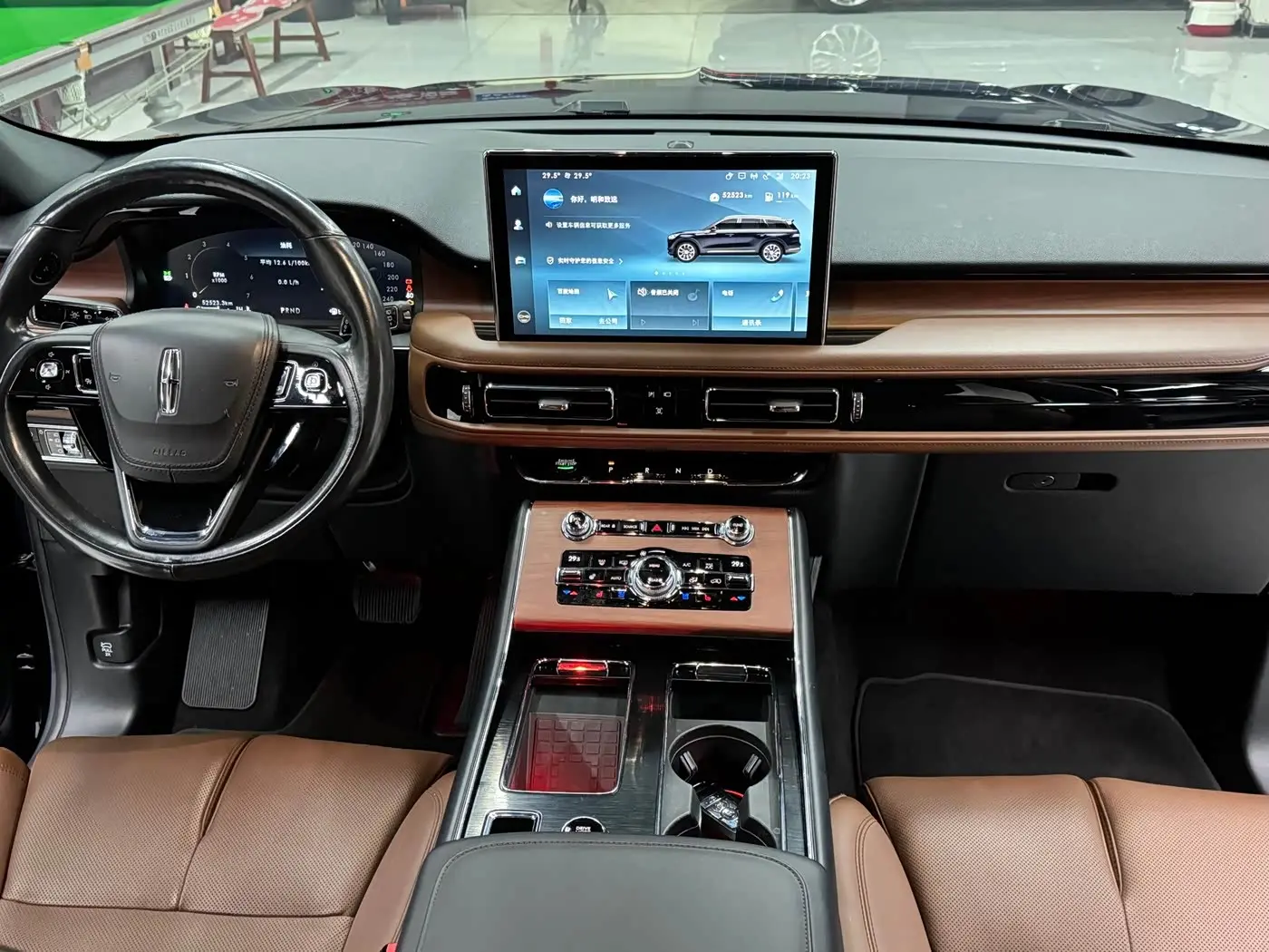 Lincoln Aviator 2021 — ფოტო 8/18