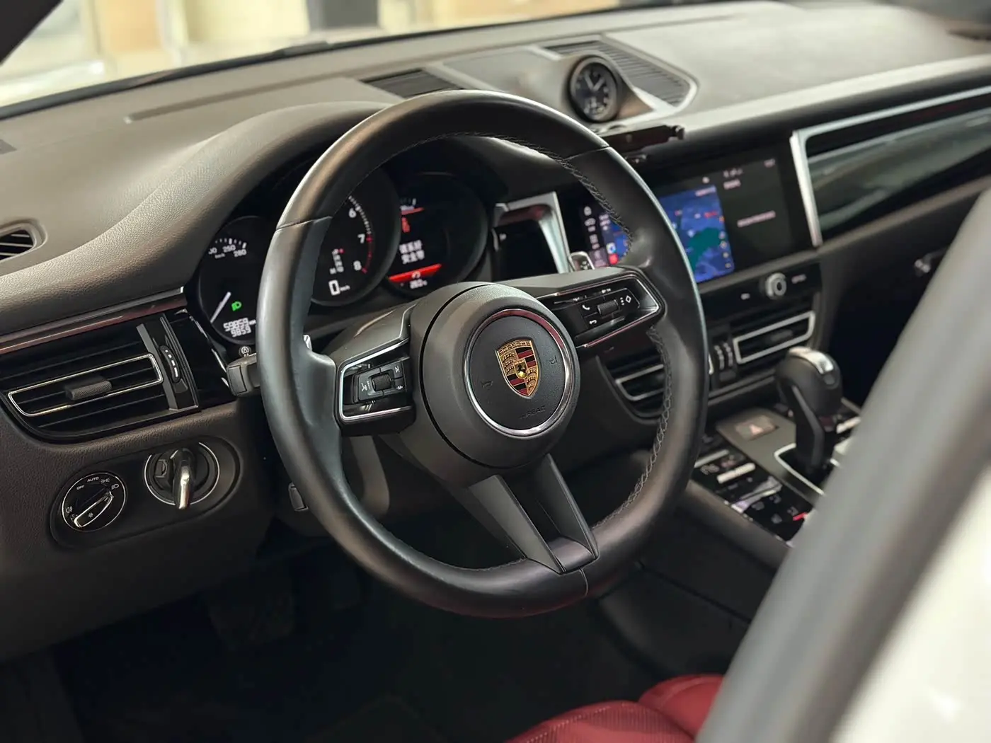 Porsche Macan 2022 — Photo 14/20
