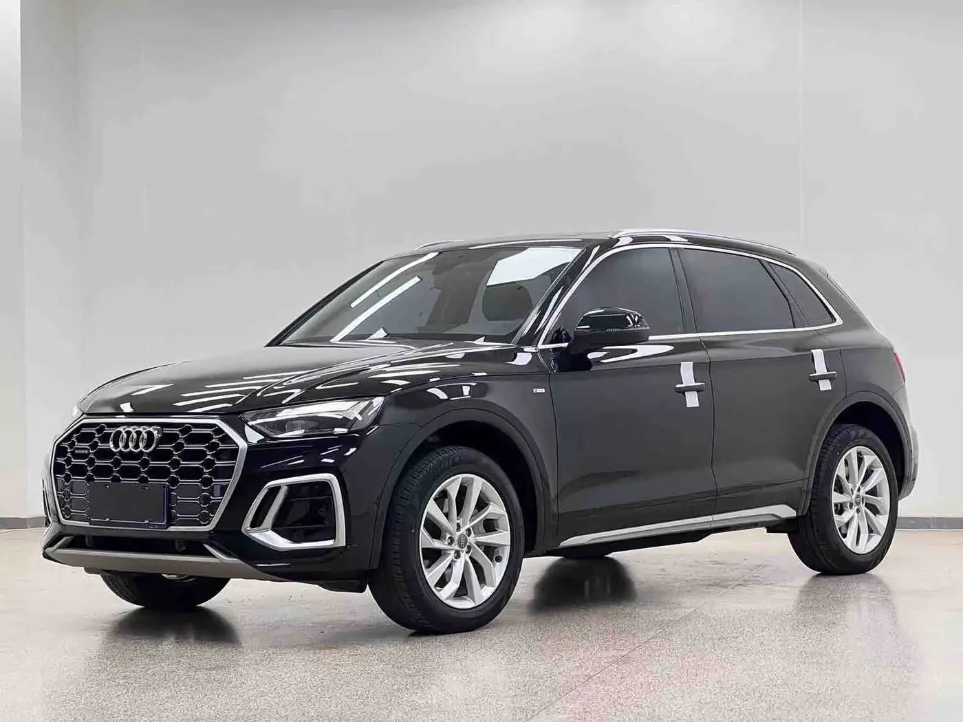Audi Q5L 2021 — Photo 1/20