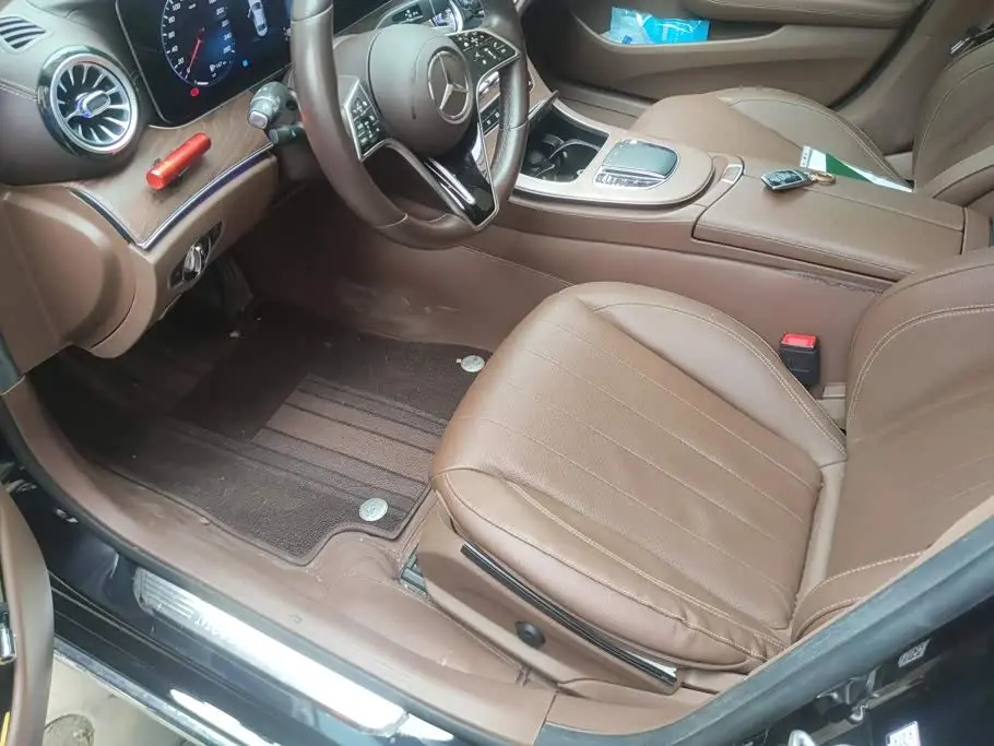 Mercedes-Benz E-Class 2022 — Photo 9/16