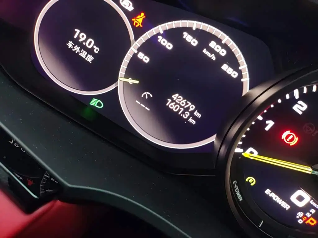 Porsche Cayenne New Energy 2023 — Photo 13/20