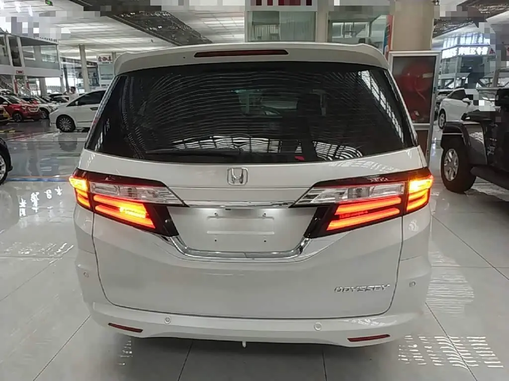 Honda Odyssey 2020 — ფოტო 6/20