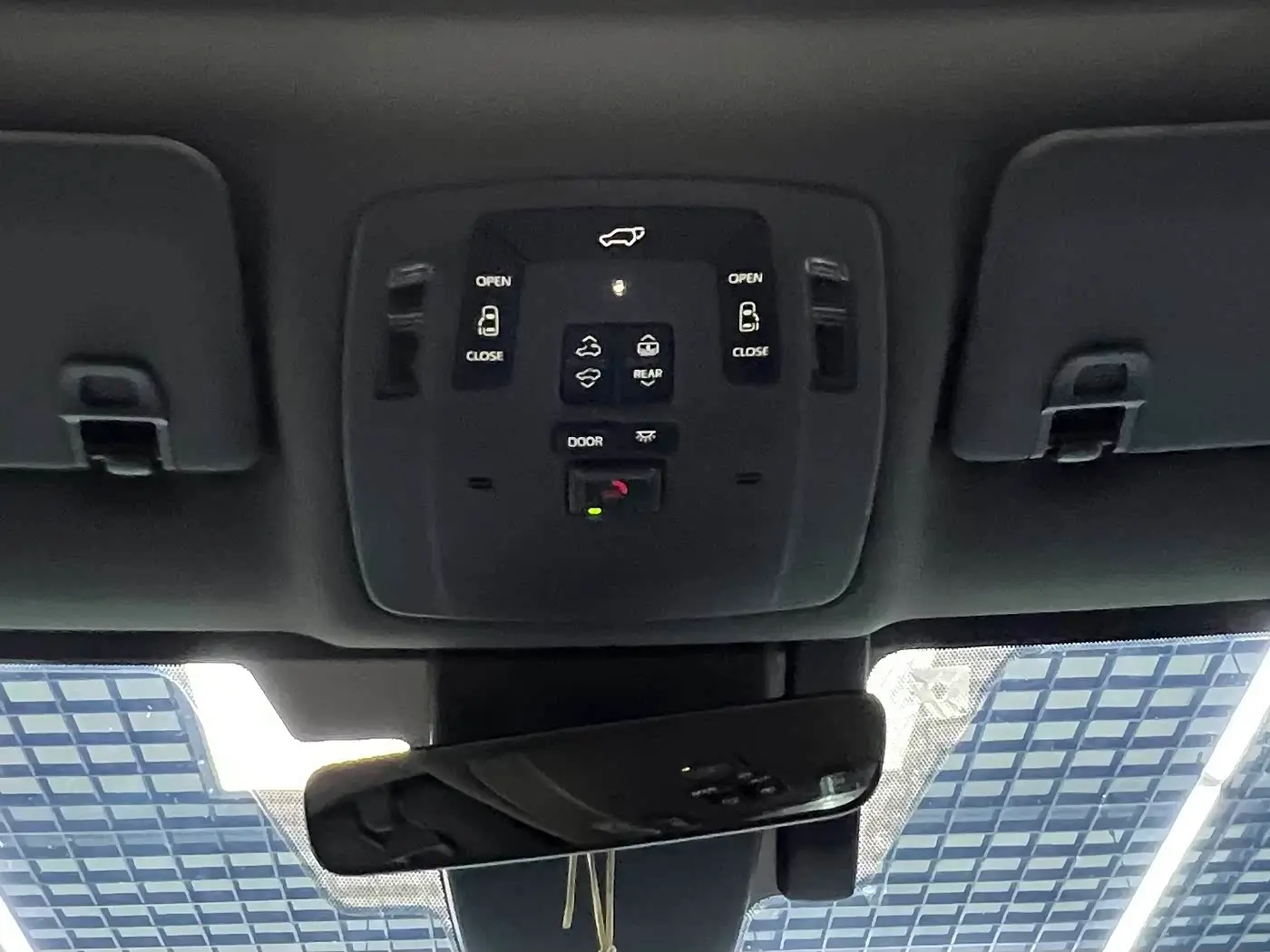 Toyota Granvia 2023 — Photo 16/20