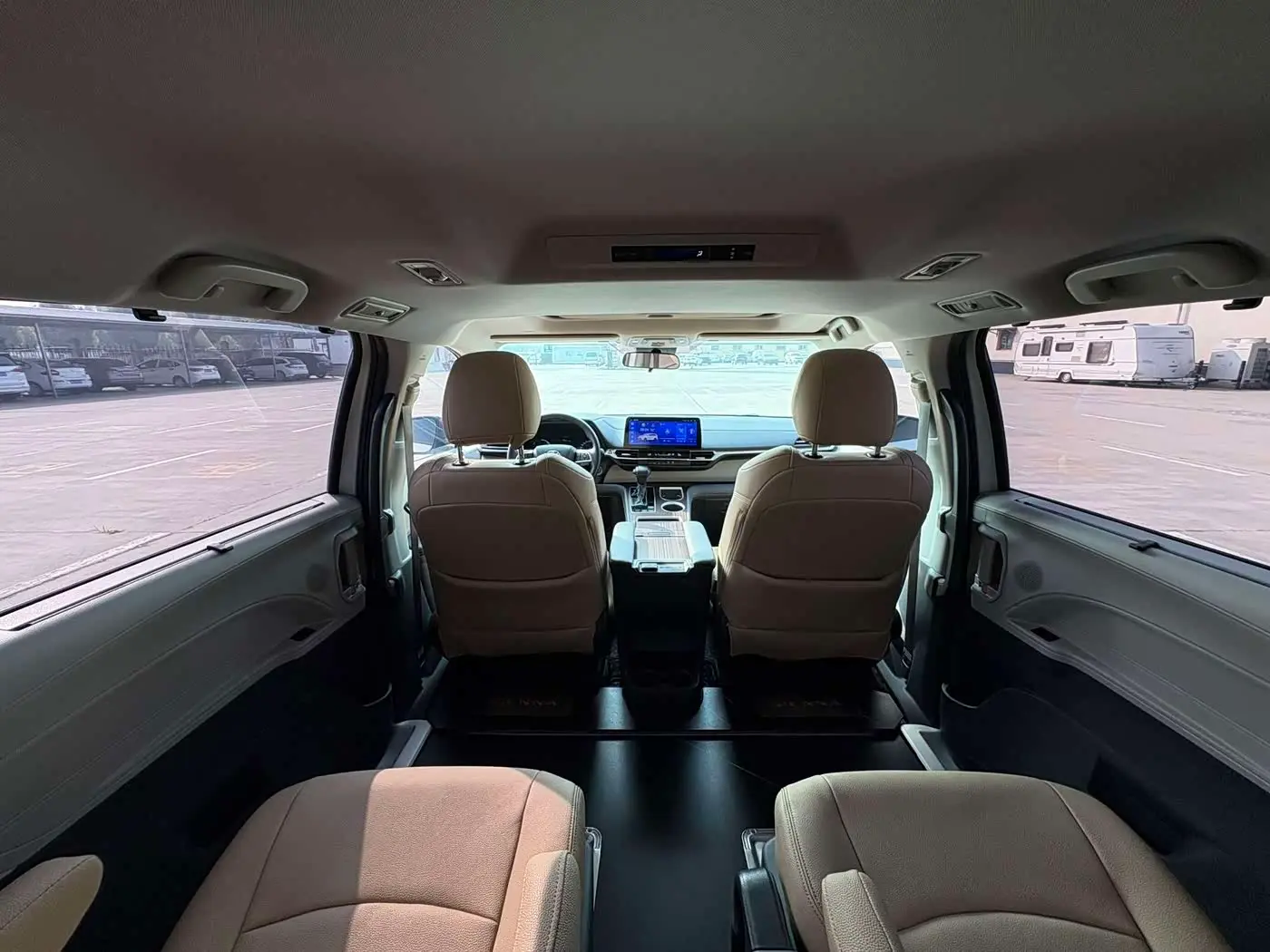 Toyota Sienna 2023 — Фото 11/18