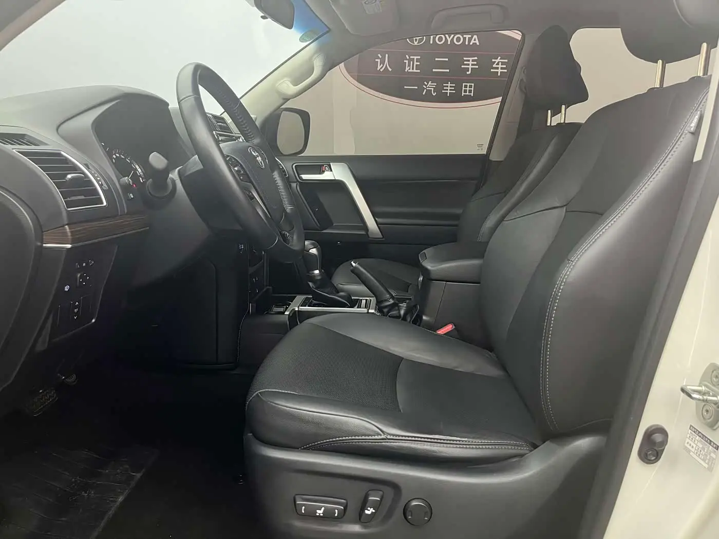 Toyota Prado 2018 — Photo 6/20