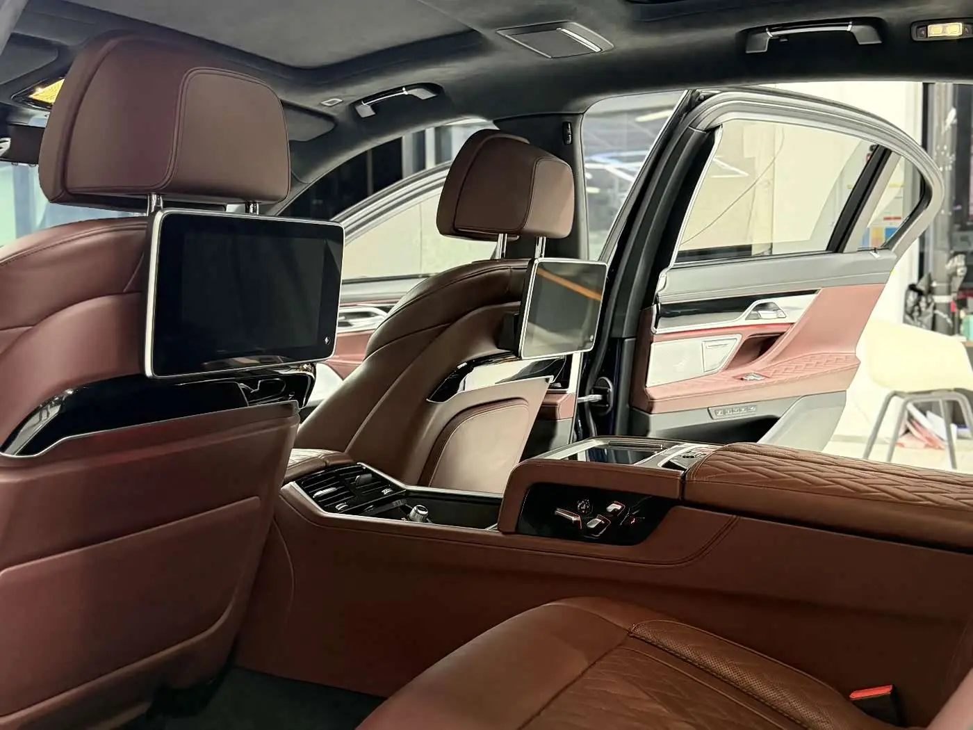 BMW 7 Series 2020 — Фото 15/18
