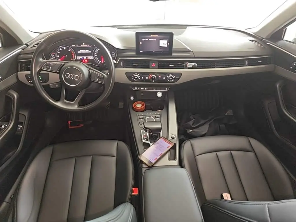 Audi A4L 2018 — Şəkil 10/20