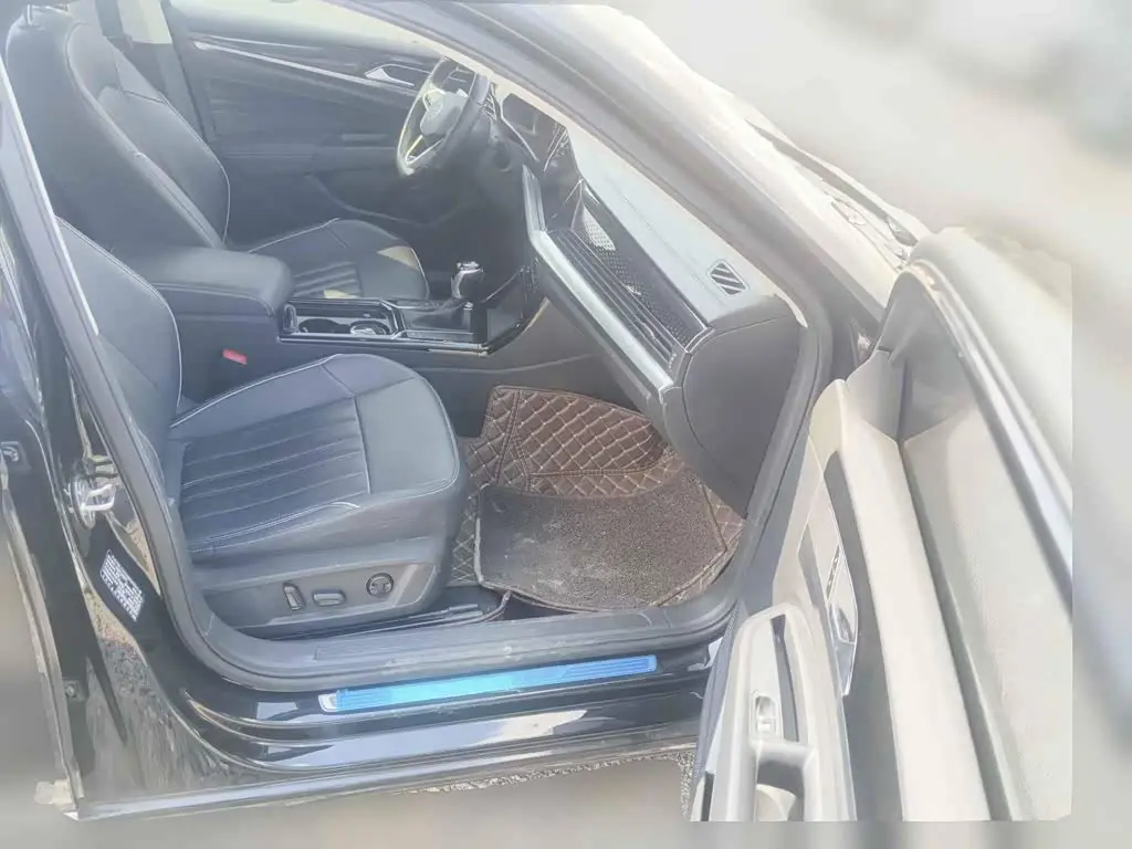 Volkswagen Passat 2023 — Photo 10/15