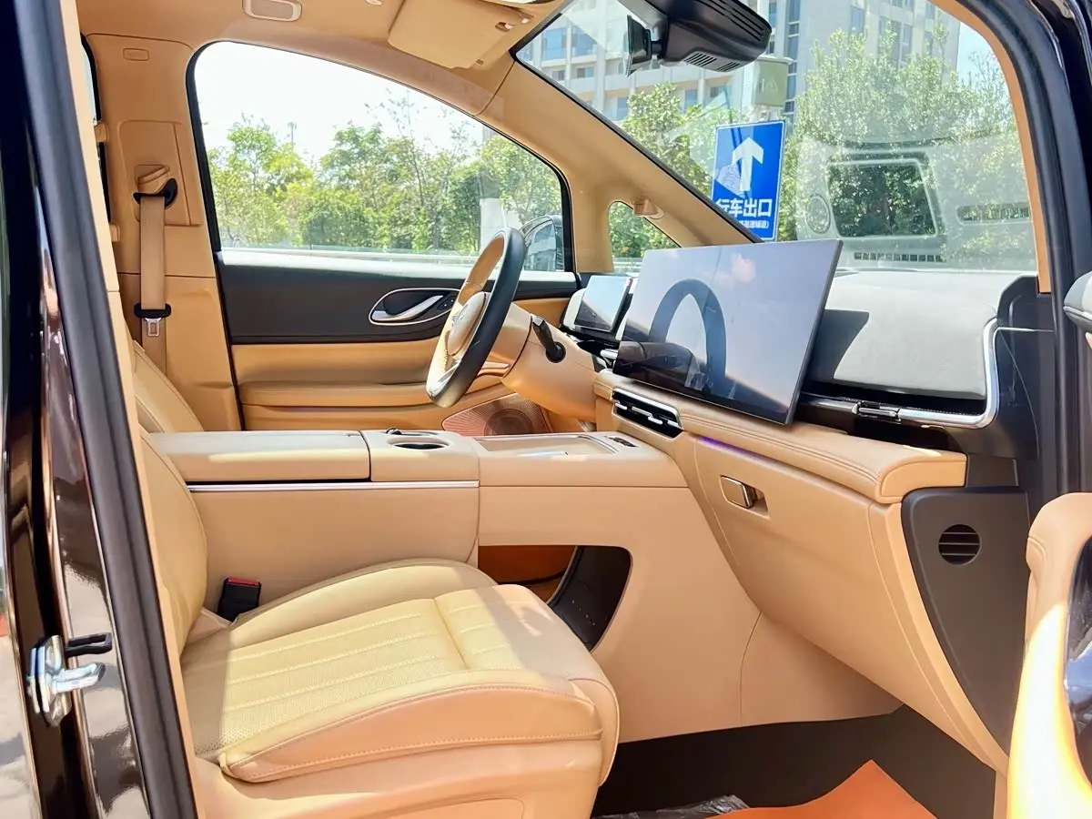 Voyah Auto Voyah Dreamer 2025 — Photo 8/16
